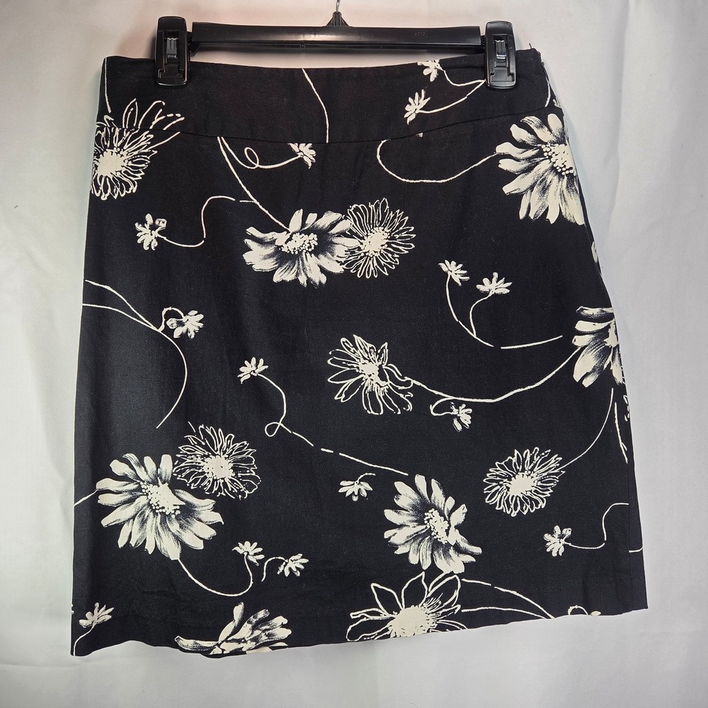 Rafaella Skirt, Women's Size 8, Black White Flowers, Mini, Zip on Side